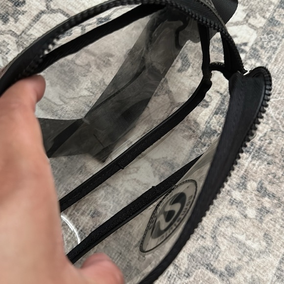 Lululemon Everywhere Belt Bag 1L - Picture 6 of 9